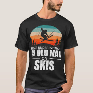 Skier unterschätzen nie einen alten Skier T-Shirt