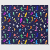 Skiermuster Farbige Silhouetten auf dunklem Boden Geschenkpapier (Flach)