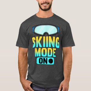 Skifahren im Winter auf Skiern mit Snowboard im so T-Shirt