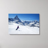 Skifahren mit Matterhorn in Zermatt, Schweiz Leinwanddruck (Vorderseite)