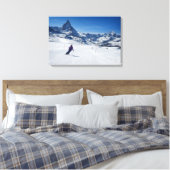 Skifahren mit Matterhorn in Zermatt, Schweiz Leinwanddruck (Insitu (Schlafzimmer))