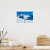 Skifahrer auf dem Snowy Mountain Vista Poster (Küche)