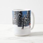 Skifahrer auf einer schneesicheren Piste Kaffeetasse (VorderseiteRechts)