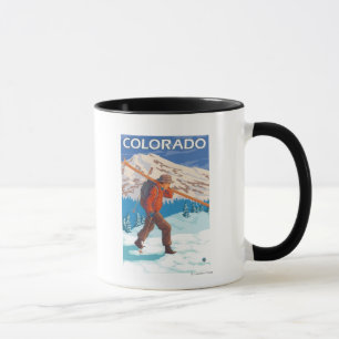 Skifahrer, der SkisColorado trägt Tasse