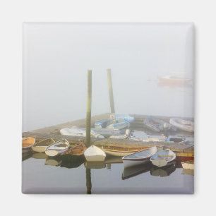 Skiffs und Morgennebel im Southwest Harbor, Magnet