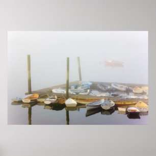 Skiffs und Morgennebel im Southwest Harbor, Poster