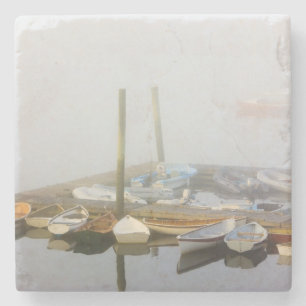 Skiffs und Morgennebel im Southwest Harbor, Steinuntersetzer