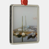 Skiffs und Morgennebel im Südwesthafen, Silbernes Ornament (Rechts)