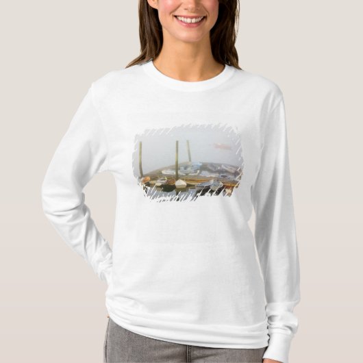 Skiffs und Morgennebel im Südwesthafen, T-Shirt (Vorderseite)