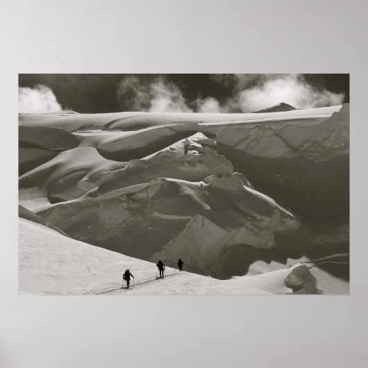 Skiing in the Alaska Range, Denali Poster (Vorne)