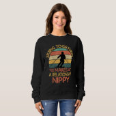 Skiing Together Makes A Relationship Nippy  Ski Co Sweatshirt (Vorne ganz)