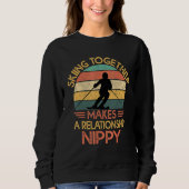 Skiing Together Makes A Relationship Nippy Ski Co Sweatshirt (Vorderseite)