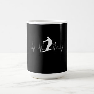 Skivergnügen für Skifahrer im Herz Kaffeetasse