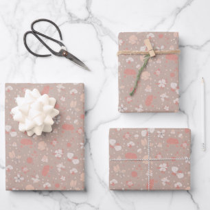 Skizzierte Blumen auf Hellbraun Geschenkpapier Set