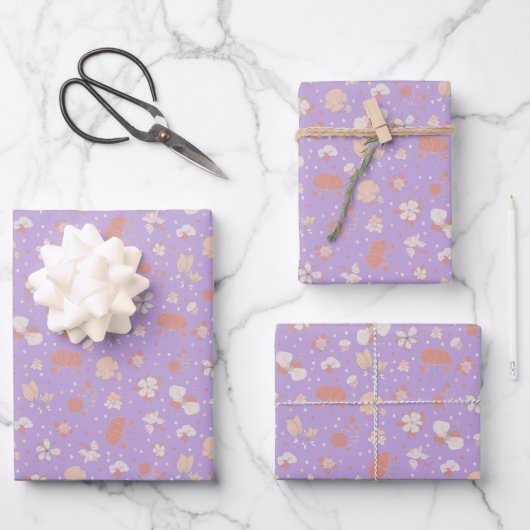 Skizzierte Blumen auf Helllila Geschenkpapier Set (Vorderseite)