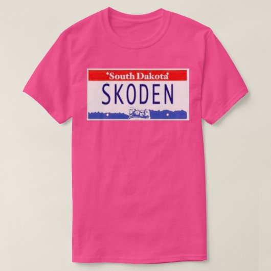 SKODEN South Dakota License Plate Long T-Shirt (Design vorne)