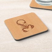 Skorpions-Silhouette graviert auf hölzernem Untersetzer (Linke Seite)