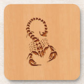 Skorpions-Silhouette graviert auf hölzernem Untersetzer (Vorderseite)