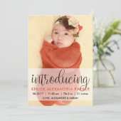 Skript Einführung Coral Baby Girl Foto Ankündigung (Stehend Vorderseite)