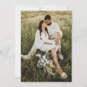 Skript-Foto Hochzeit Embossed Linen Texture Einladung (Rückseite)