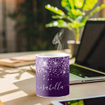 Skript für den lila Glitzer Kaffeetasse<br><div class="desc">Stilvoll lila Hintergrund,  mit Imitaten Glitzer Staub. Personalisieren und fügen Sie Ihren Namen mit einem angesagten,  handgeschriebenen Stil-Skript mit Swashes hinzu. Um die Swashes behalten,  löschen Sie nur den Beispielnamen,  verlass die Leerzeichen oder Emoji's vor und nach dem Namen.</div>