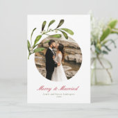 Skript & Mistletoe Merry & Verheiratetes Foto Feiertagskarte (Stehend Vorderseite)