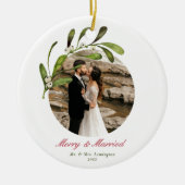 Skript & Mistletoe Merry & Verheiratetes Foto Keramik Ornament (Vorne)