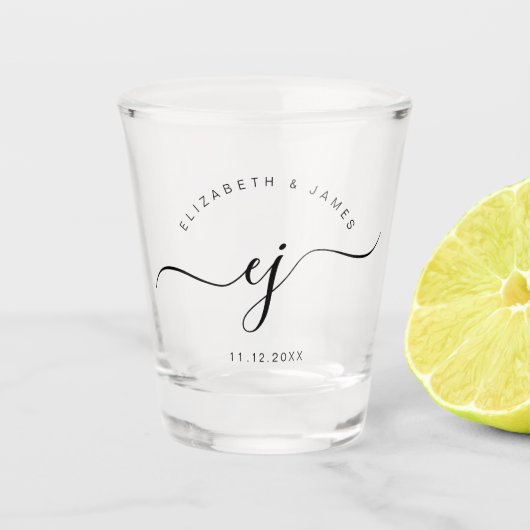 Skript-Monogramm Minimalistische Hochzeit Schnapsglas (Vorderseite)