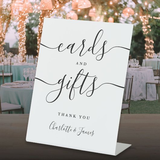 Skriptkarten und Geschenke mit schwarzer und weiße Sockelschild