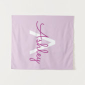 Skriptname & Monogramm | Magenta & Helllila Wandteppich (Vorderseite (Horizontal))