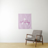 Skriptname & Monogramm | Magenta & Helllila Wandteppich (Beispiel)