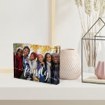 Skriptüberlagerung Fotoblock<br><div class="desc">Mit diesem modernen freistehenden Acrylglas-Foto schaffen Sie einen angenehmen Aufenthalt, einen Urlaub oder einen besonderen Augenblick. Fügen Sie Ihr Lieblings-Horizontal- / Landschaftsorientiertes Foto mit "Familie" überlagert in weißem handgeschriebenem Stil moderne Kalligraphie Schrift.</div>