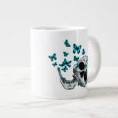 Skull and Blue Butterflies Mug Jumbo-Tasse (Vorderseite Rechts)