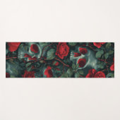 Skull and Red Roses Pattern – Dark Floral Design Yogamatte (Vorderseite (Horizontal))