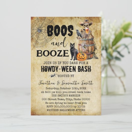 Skull Ber Howdyween Boos & Brews Halloween-Party Einladung (Stehend Vorderseite)