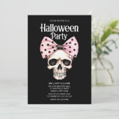 Skull Black Dots Bow Pink Horror Halloween-Party Einladung (Stehend Vorderseite)
