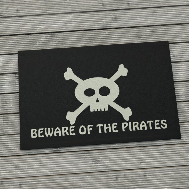 Skull Crossbones Vorsicht vor Piraten Custom Black Fußmatte (Beware of the Pirates doormat to keep your visitors aware there may be pirates about)
