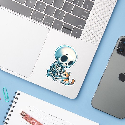 "Skull Cuddler - Goth Cat Lover" Aufkleber (Laptop mit iPhone)