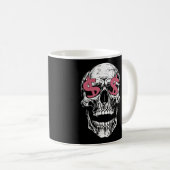 Skull & Dollar Eyes Mug – Dark Money Vibes Kaffeetasse (VorderseiteRechts)