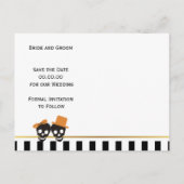 Skull Ehepaar Halloween Hochzeit Save the Date Ankündigungspostkarte (Rückseite)