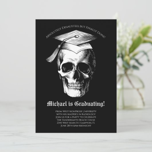 Skull Gothic Graduation Party Radiology Einladung (Stehend Vorderseite)