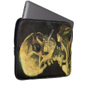 Skull mit brennender Zigarette von Vincent van Gog Laptopschutzhülle (Vorne Rechts)