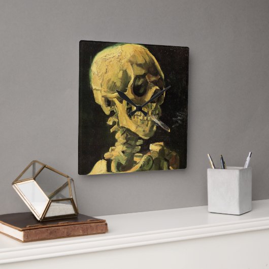 Skull mit brennender Zigarette von Vincent van Gog Quadratische Wanduhr (Büro)