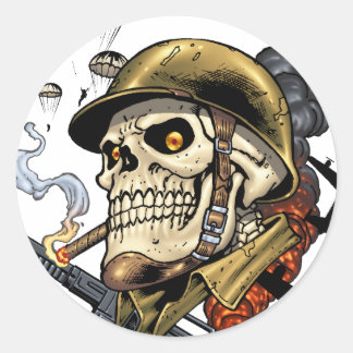 Skull mit Helm, Flugzeugen und Bomben Runder Aufkleber