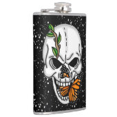 Skull mit Monarch Butterfly Schwarzer Hintergrund Flachmann (Rechts)
