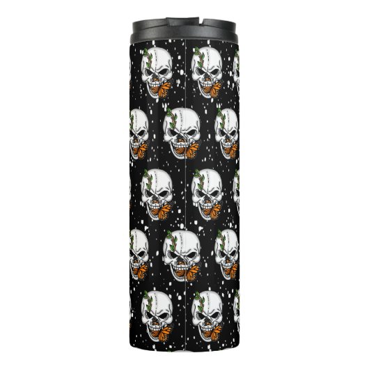 Skull mit Monarch Butterfly Schwarzer Hintergrund Thermosbecher (Rückseite)