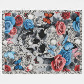 Skull mit Rose und Schmetterlinge Spitzen Hintergr Fleecedecke (Vorderseite (Horizontal))