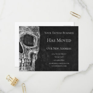 Skull Moving Gothic Black and White Tattoo Shop Einladungspostkarte