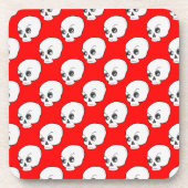 Skull-Muster auf rotem Hintergrund Getränkeuntersetzer (Vorderseite)