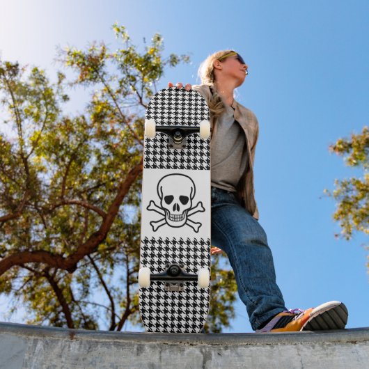 SKULL N CROSSBONES SKATEBOARD DECK (Außenbereich 1)